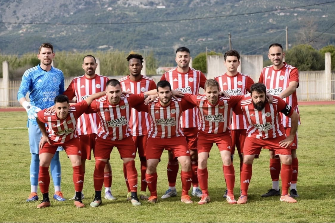 Olympiakos Zacharos squad before kick-off