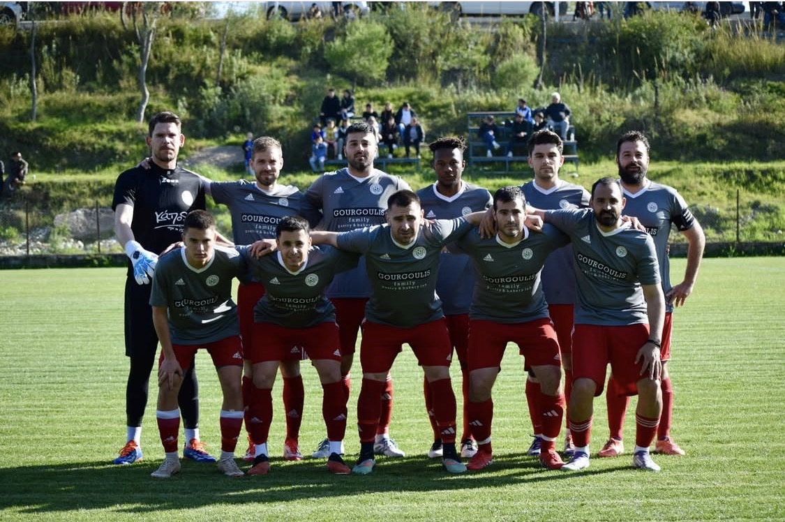 Barney Kirimi with Olympiakos Zacharos teammates