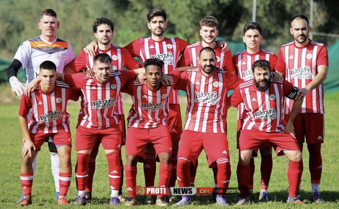 Olympiakos Zacharos players ahead of a match